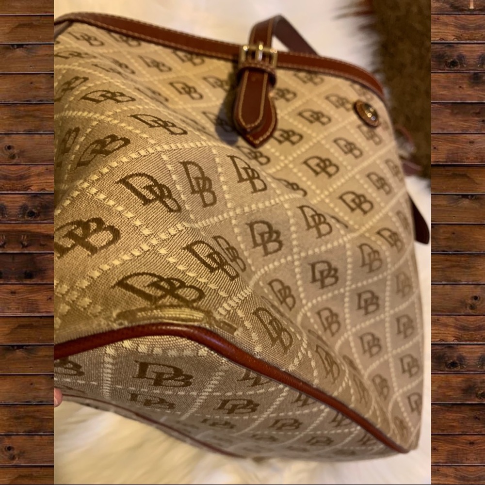 DOONEY AND BOURKE PURSE - Picture 7 of 8